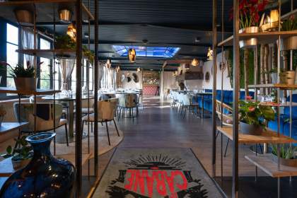 Intérieur de La Cabane Meudon, restaurant traditionnel français avec espaces événementiels et ambiance chaleureuse en forêt à Meudon