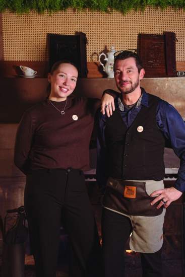 Chapeaux de paille La Cabane Meudon, accessoire emblématique du restaurant en forêt à Meudon