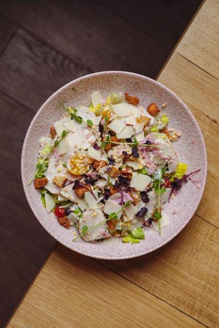 Dessert dressé avec soin à La Cabane Meudon, restaurant traditionnel français proposant une cuisine raffinée à Meudon