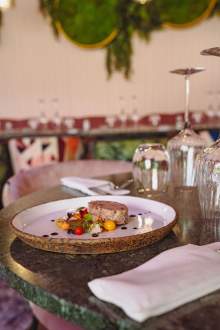 Entrée gastronomique dressée à La Cabane Meudon, restaurant traditionnel français proposant une cuisine raffinée à Meudon