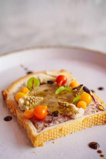 Plat gastronomique servi à La Cabane Meudon, restaurant traditionnel français proposant une cuisine raffinée à Meudon