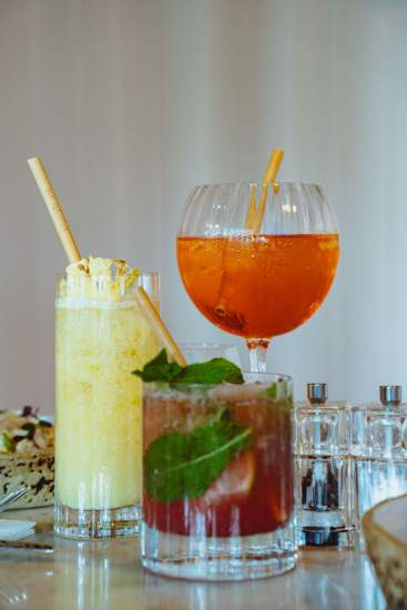 Sélection de cocktails servis à La Cabane Meudon, restaurant convivial avec terrasse en pleine nature à Meudon